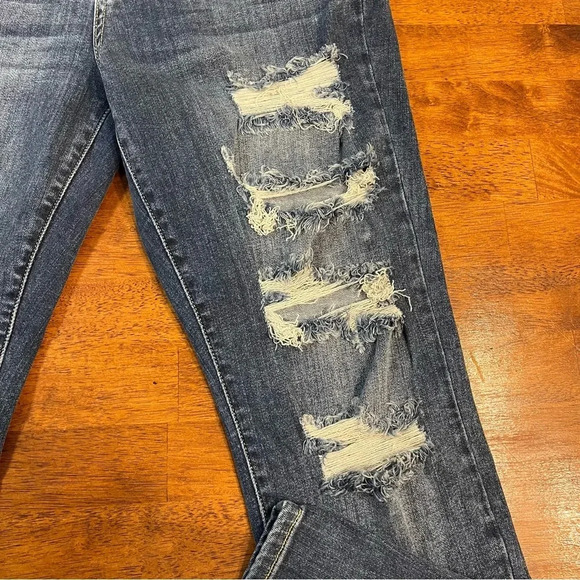 NWT Judy Blue Distressed High Rise Boyfriend Fit Size 13/31 - Picture 2 of 14